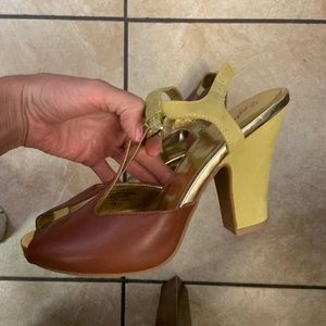 Yellow and brown Seychelles NWOT